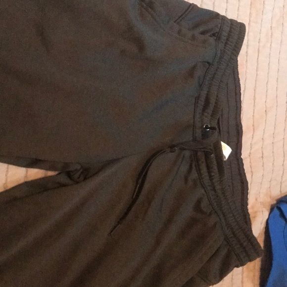 Both. Pants are men's medium and shirt is medium - Picture 2 of 3